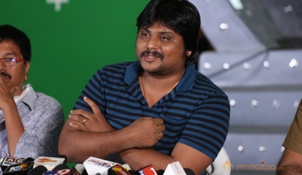 Aatadukundam Raa PressMeet Stills