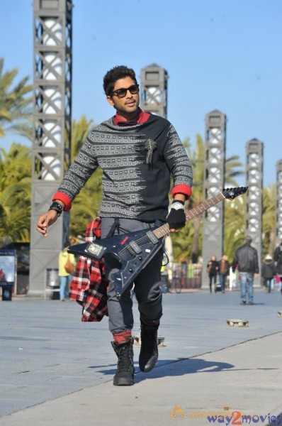 Allu Arjun Iddarammayilatho Movie Stills 