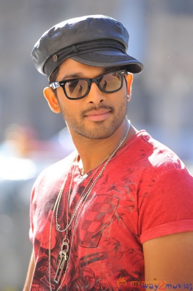 Allu Arjun Iddarammayilatho Movie Stills 