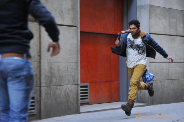 Allu Arjun In Iddarammayilatho Movie Action Stills 