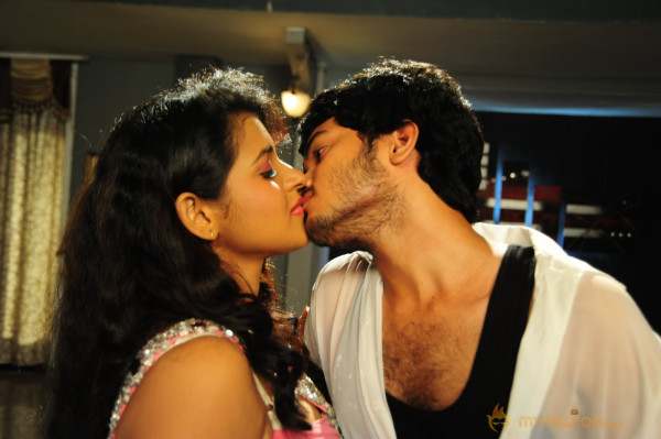 Amma Nanna Oorelithe Hot Movie Stills 