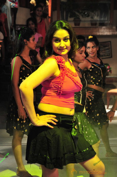 Amma Nanna Oorelithe Movie Item Song Stills 