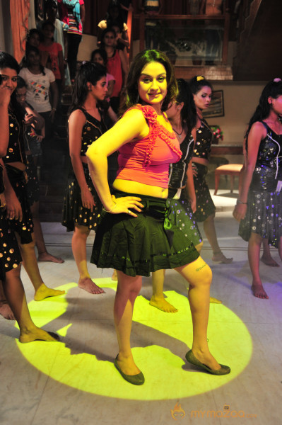 Amma Nanna Oorelithe Movie Item Song Stills 