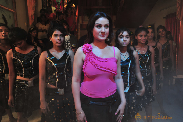 Amma Nanna Oorelithe Movie Item Song Stills 