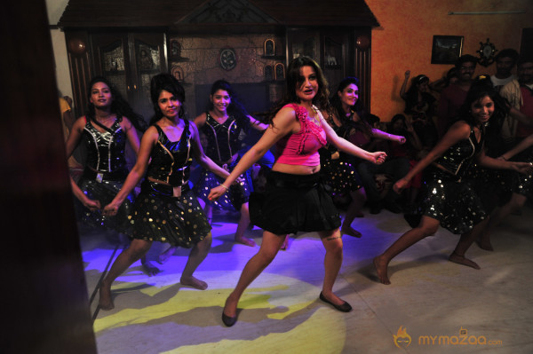 Amma Nanna Oorelithe Movie Item Song Stills 