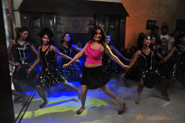 Amma Nanna Oorelithe Movie Item Song Stills 