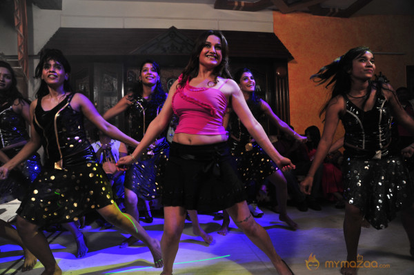 Amma Nanna Oorelithe Movie Item Song Stills 