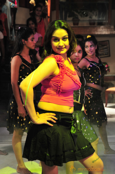 Amma Nanna Oorelithe Movie Item Song Stills 