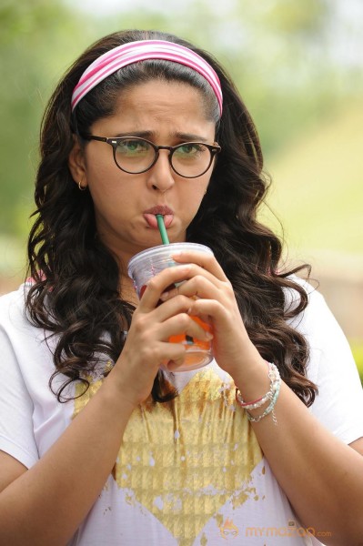 Anushka Shetty in Size Zero Movie Stills