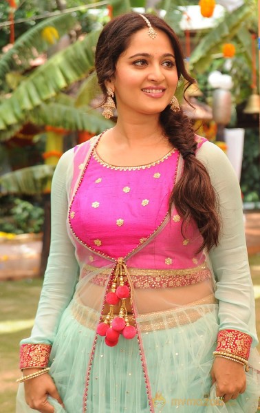 Anushka Shetty in Size Zero Movie Stills