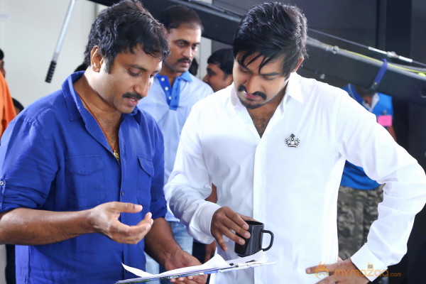  Baadshah Movie Onlocation Stills 