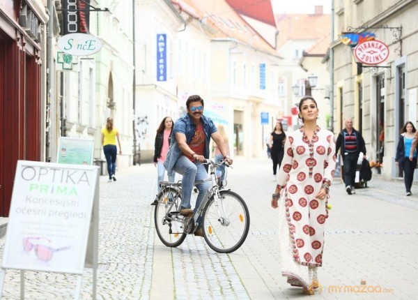 Babu Bangaram Movie Photos