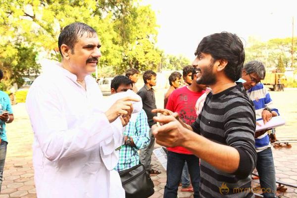 Bengal Tiger new working stills gallery