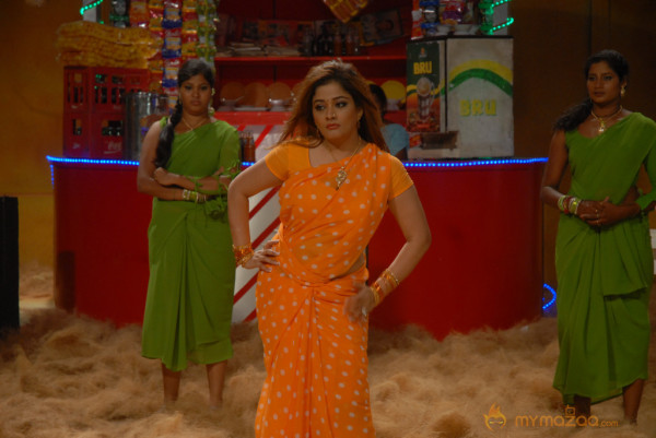 Bhaja Bhajantrilu Movie Spicy Stills 