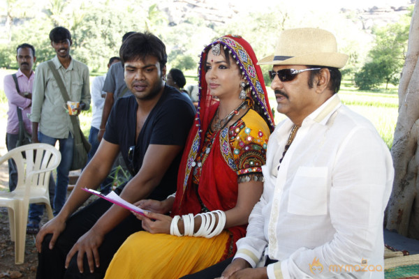 Doosukeltha Movie Onlocation Stills 