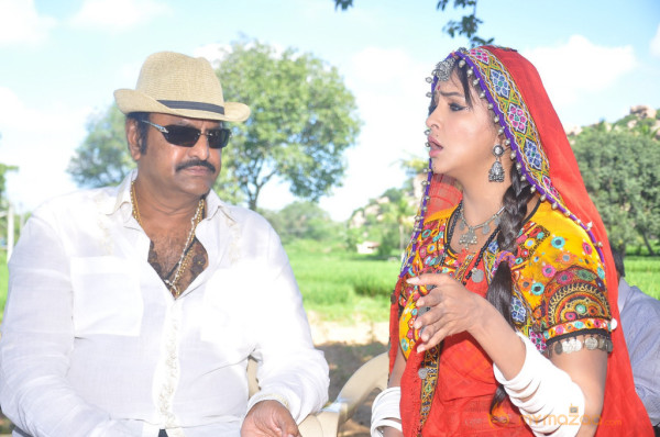 Doosukeltha Movie Onlocation Stills 