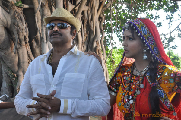 Doosukeltha Movie Onlocation Stills 