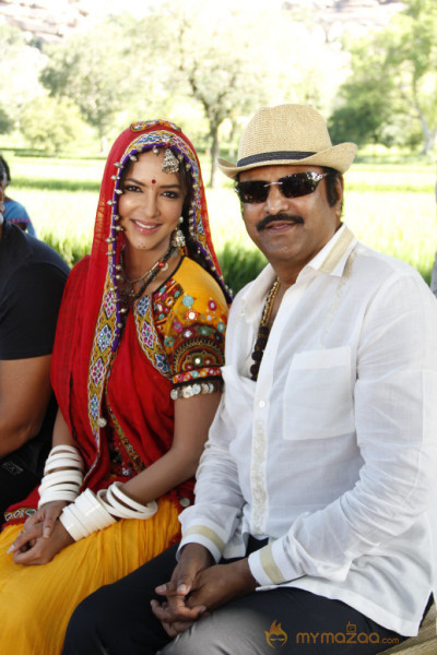 Doosukeltha Movie Onlocation Stills 