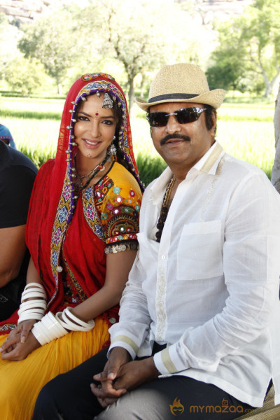 Doosukeltha Movie Onlocation Stills 