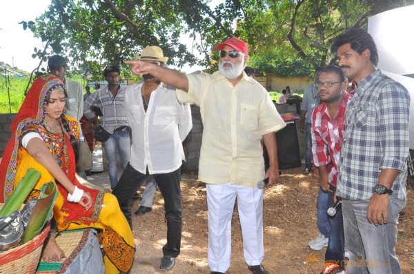 Doosukeltha Movie Onlocation Stills 