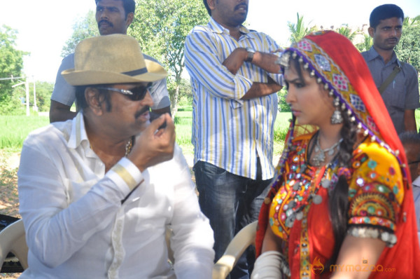 Doosukeltha Movie Onlocation Stills 