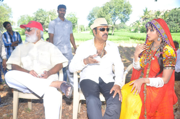 Doosukeltha Movie Onlocation Stills 