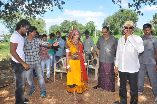 Doosukeltha Movie Onlocation Stills 