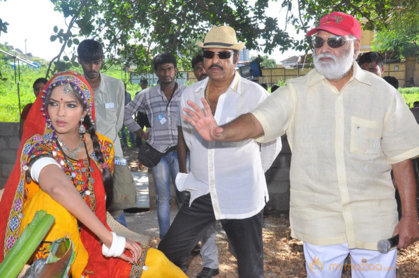 Doosukeltha Movie Onlocation Stills 