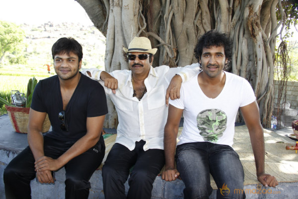 Doosukeltha Movie Onlocation Stills 