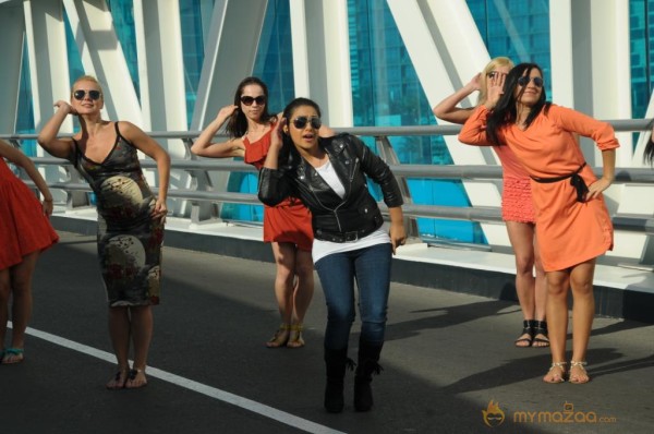 Gunde Jaari Gallanthayindhe New Movie Stills 