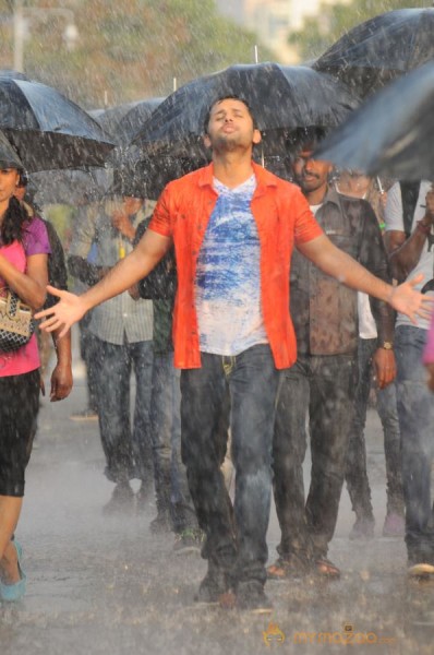 Gunde Jaari Gallanthayindhe New Movie Stills 