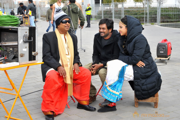 Iddarammailatho Working Stills 