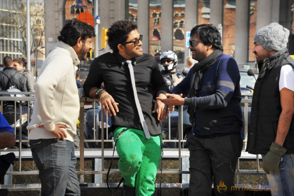 Iddarammailatho Working Stills 