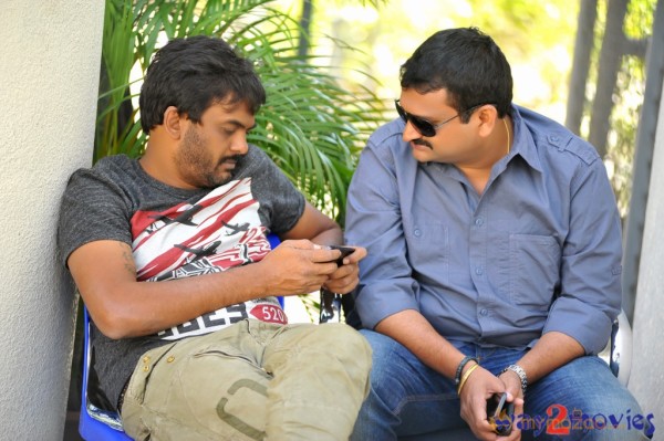 Iddarammayilatho Movie & Working Stills 