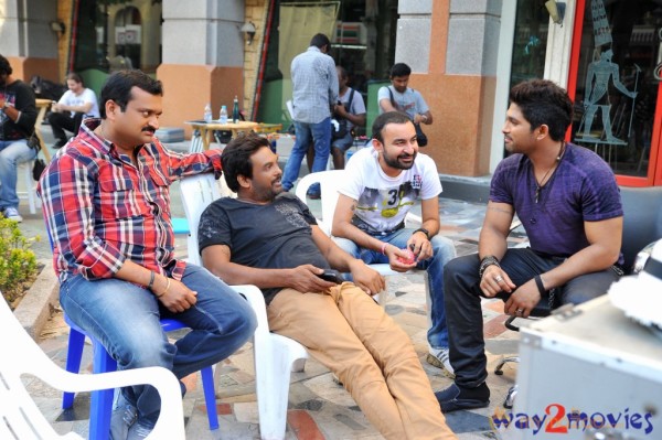 Iddarammayilatho Movie & Working Stills 