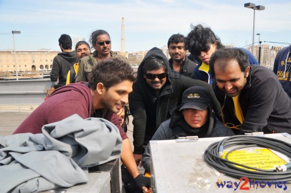 Iddarammayilatho Movie & Working Stills 