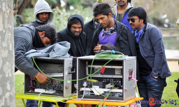 Iddarammayilatho Movie & Working Stills 