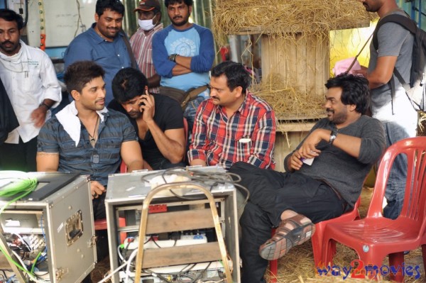 Iddarammayilatho Movie & Working Stills 