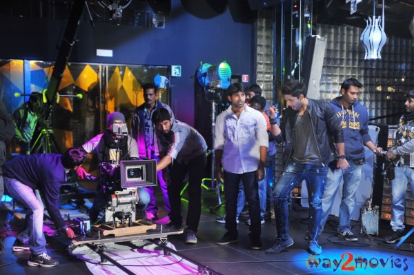 Iddarammayilatho Movie & Working Stills 