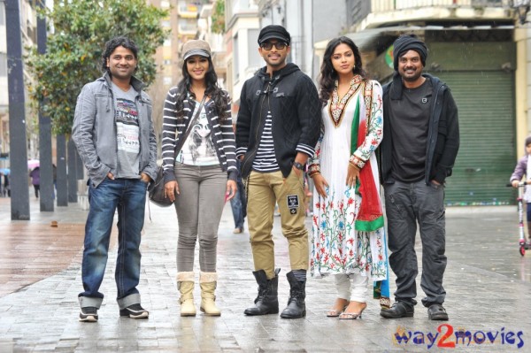 Iddarammayilatho Movie & Working Stills 