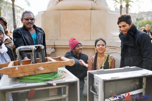 Iddarammayilatho Movie & Working Stills 