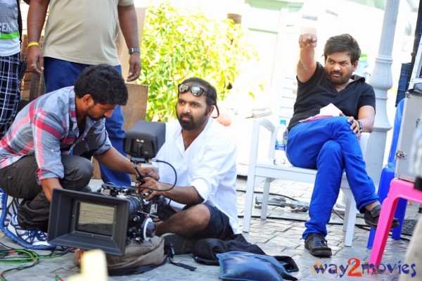 Iddarammayilatho Movie & Working Stills 