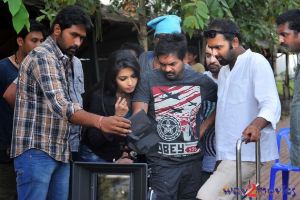 Iddarammayilatho Movie Working Stills 