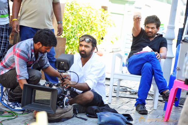 Iddarammayilatho New Movie Stills 