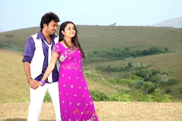 Manchivadu movie stills