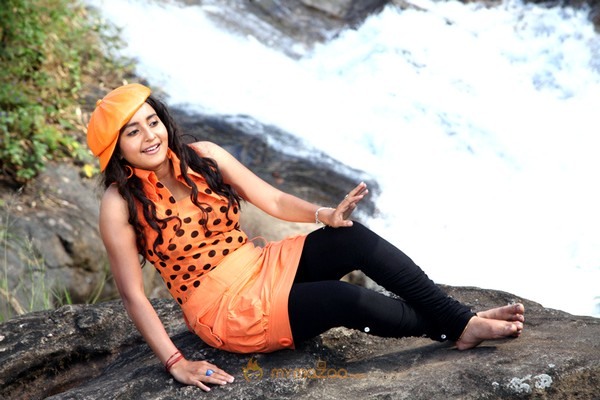 Manchivadu movie stills