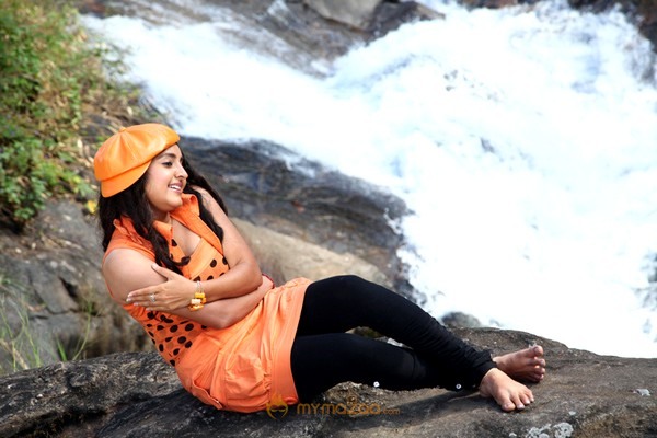 Manchivadu movie stills