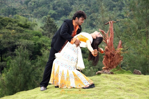 Manchivadu movie stills