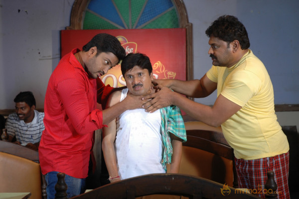 Pakdo Pakdo Movie New Stills 