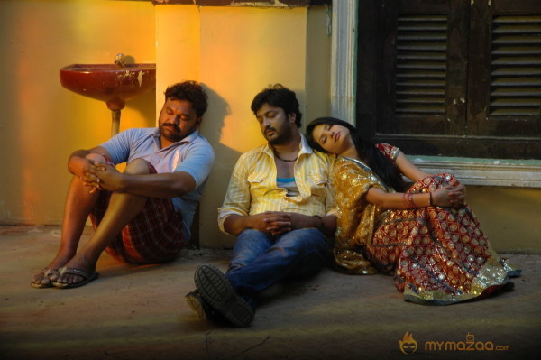 Pakdo Pakdo Movie Stills 